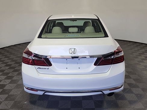Certified 2017 Honda Accord EX image 5