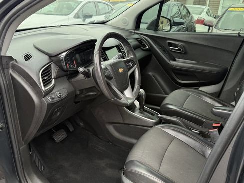 Used 2017 Chevrolet Trax LT w/ LT Convenience Package AWD/4WD image 9