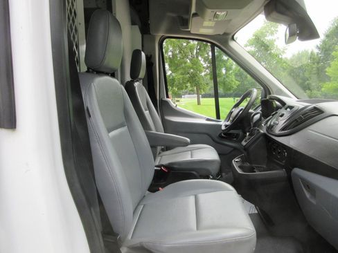 Used 2019 Ford Transit 250 148 Medium Roof RWD image 34