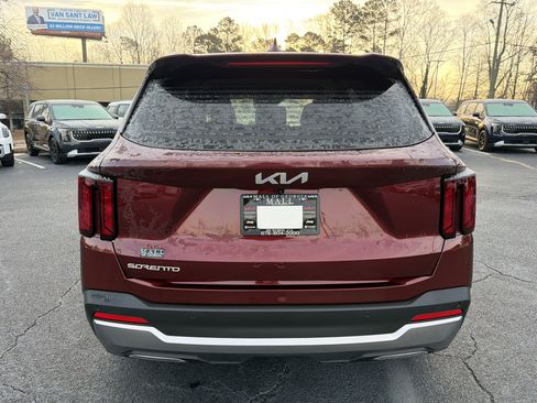 Used 2024 Kia Sorento S image 6