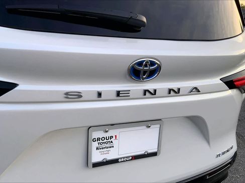 Used 2025 Toyota Sienna Platinum AWD/4WD image 10