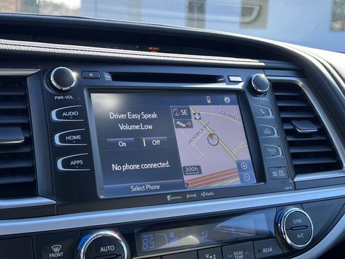 Used 2017 Toyota Highlander XLE image 23