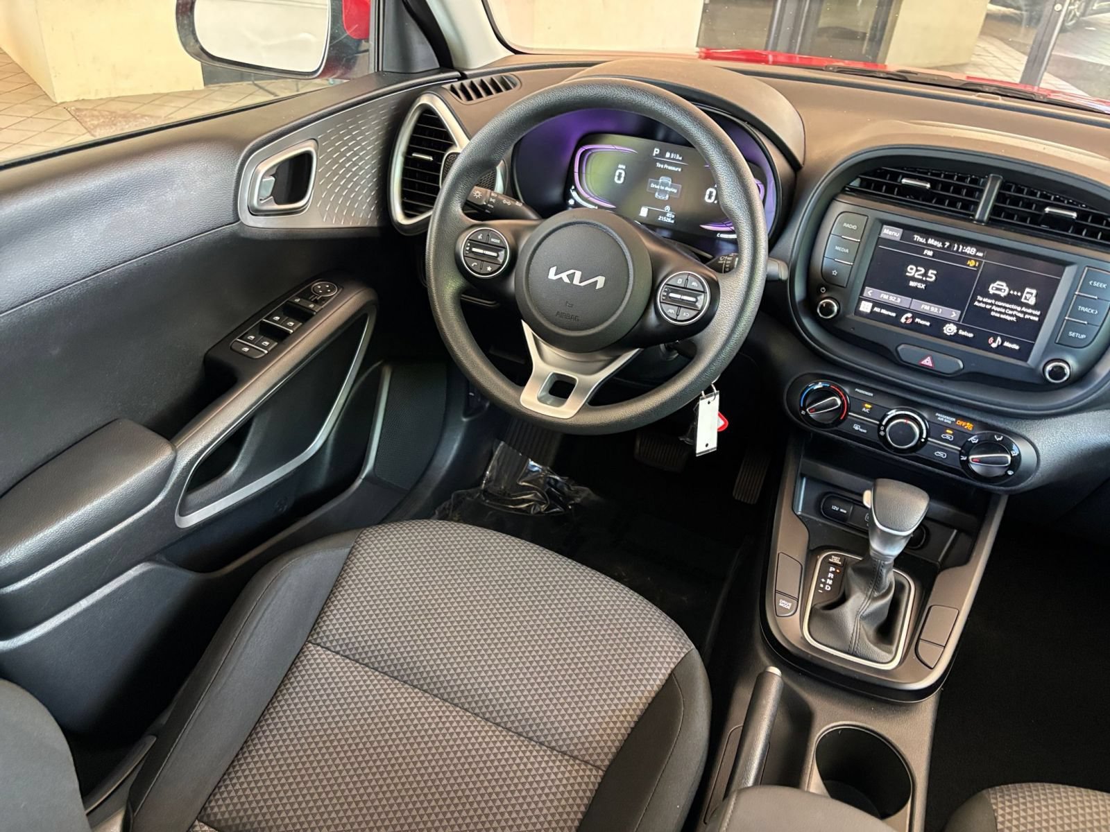 Used 2025 Kia Soul LX w/ LX Technology Package FWD image 31