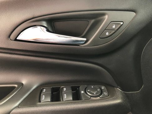Used 2024 Chevrolet Equinox LT FWD image 37