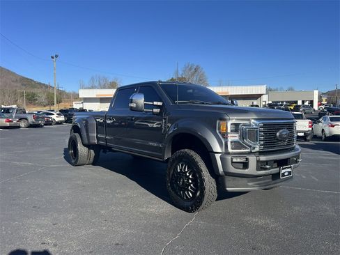 Used 2022 Ford F450 Platinum w/ FX4 Off-Road Package image 3