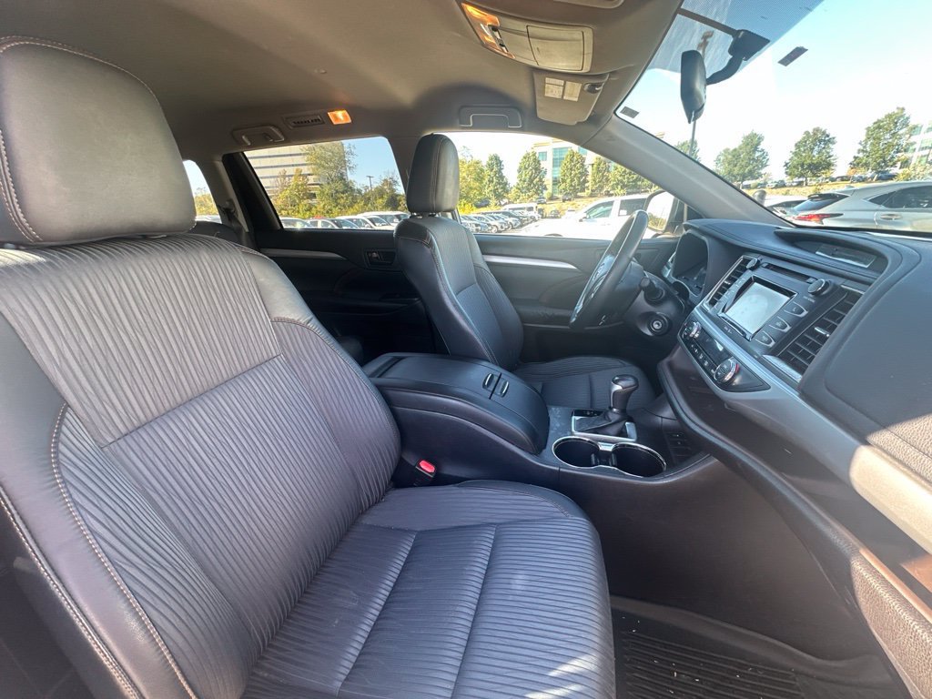 Used 2015 Toyota Highlander Plus FWD image 17