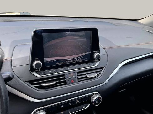Used 2022 Nissan Altima 2.5 SR FWD image 29