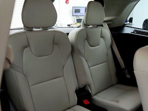 Used 2020 Volvo XC90 T5 Momentum image 24
