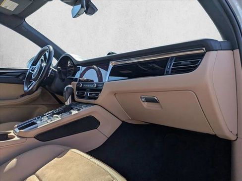 Used 2021 Porsche Macan image 22