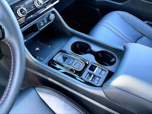 Used 2025 Honda Pilot TrailSport image 15