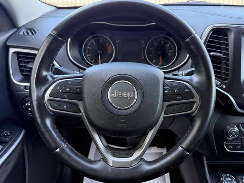 Used 2019 Jeep Cherokee Latitude Plus w/ Comfort/Convenience Group AWD/4WD image 15