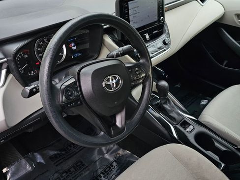 Used 2022 Toyota Corolla LE image 9