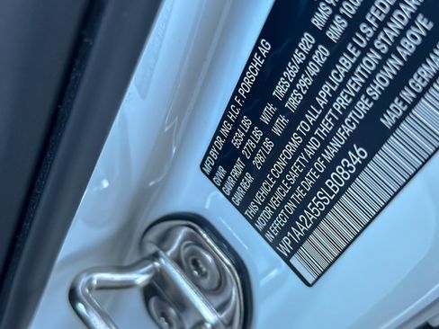 Used 2025 Porsche Macan image 28