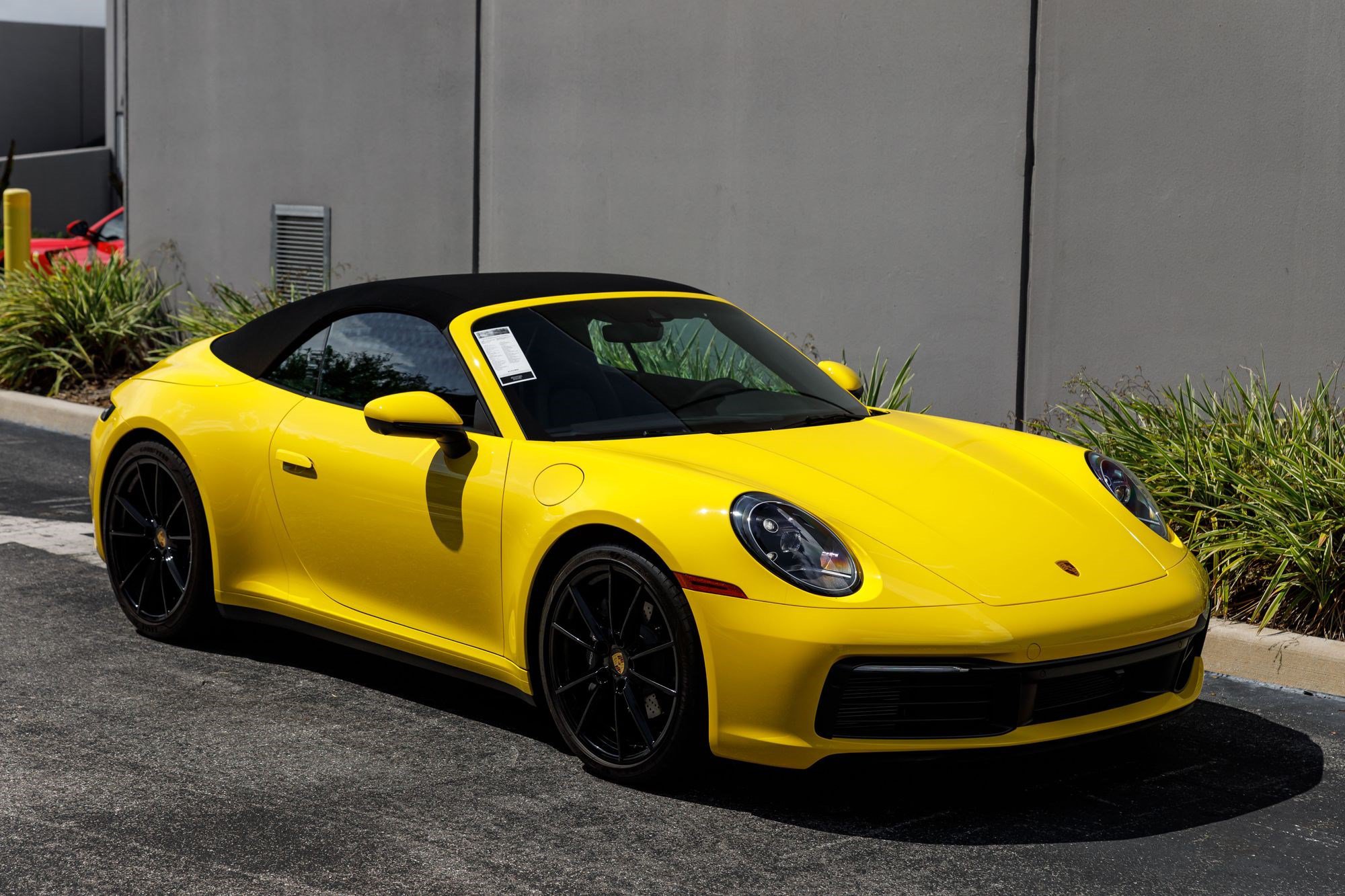 Used 2022 Porsche 911 Carrera RWD image 3