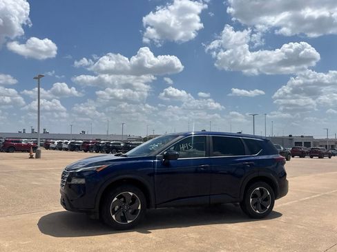 Used 2025 Nissan Rogue SV AWD/4WD image 11