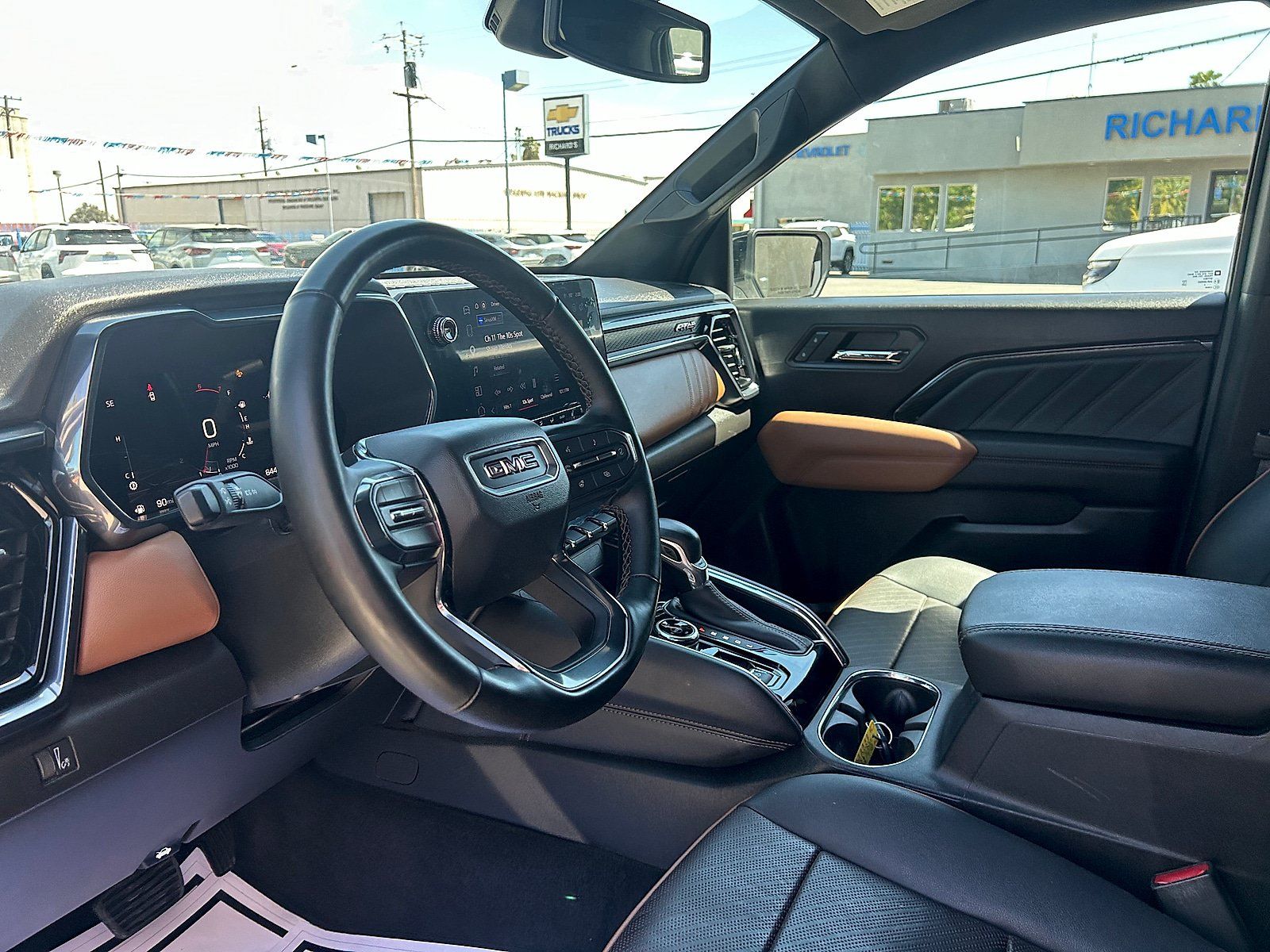 Used 2023 GMC Canyon AT4 w/ AT4 Premium Package AWD/4WD image 12