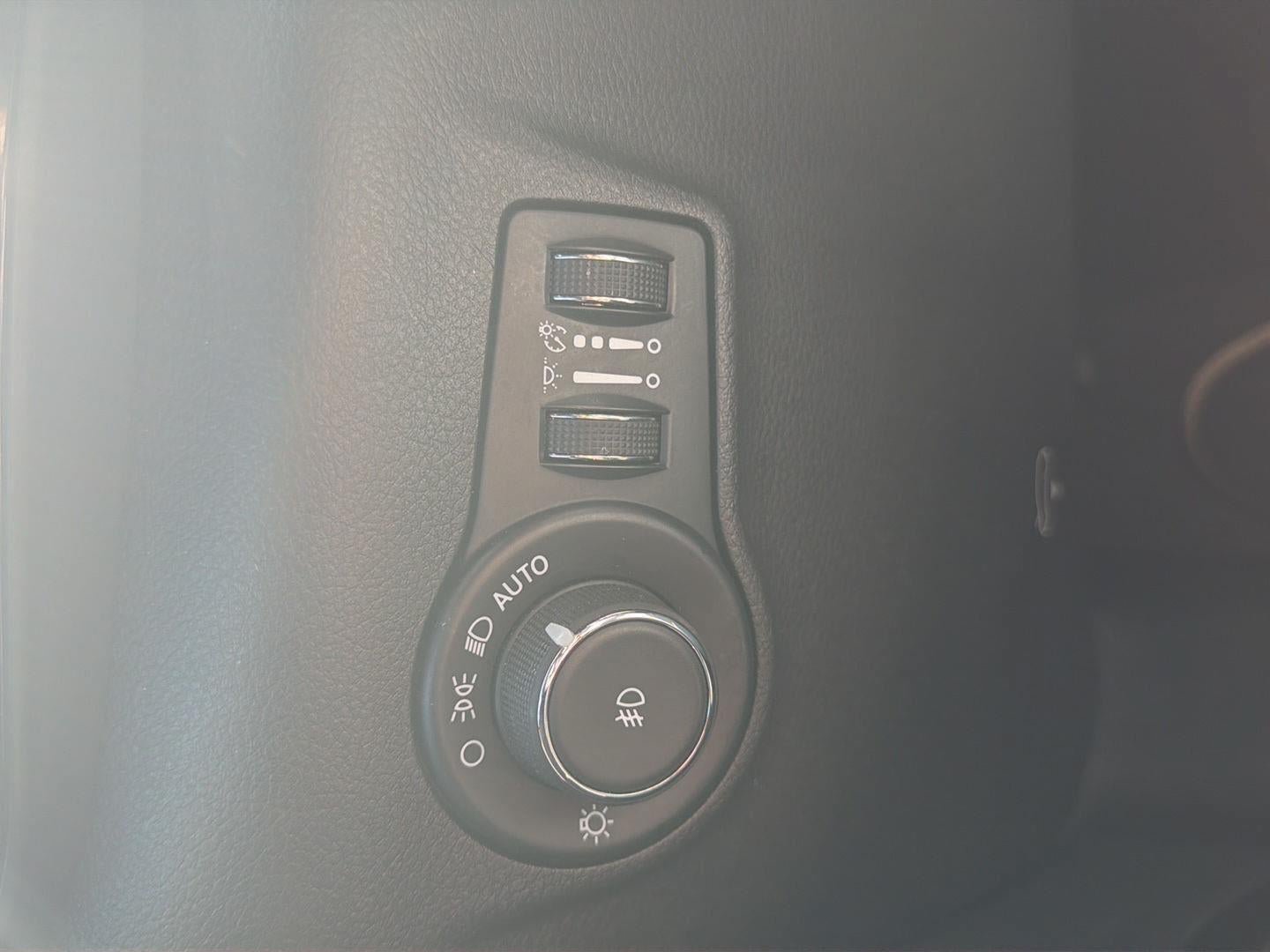 Used 2025 Jeep Compass Trailhawk AWD/4WD image 14