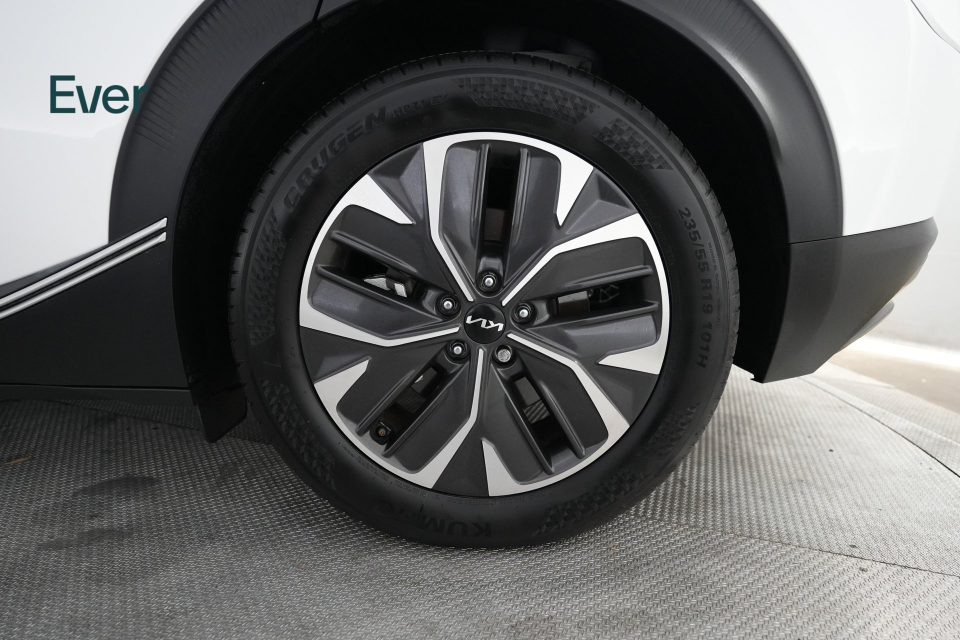 Used 2024 Kia EV6 Light RWD image 9
