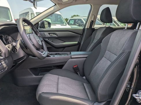 Used 2024 Nissan Rogue SV FWD image 14