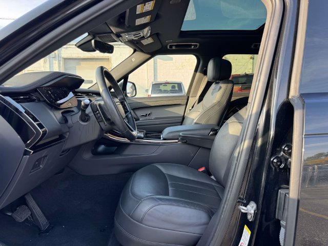 Used 2025 Land Rover Range Rover Sport SE AWD/4WD image 21