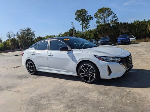 Used 2024 Nissan Sentra SR w/ SR Premium Package image 2