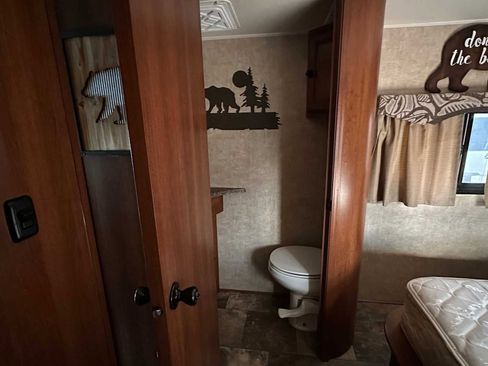 Used 2014 Chevrolet Express 4500 w/ RV Package image 25