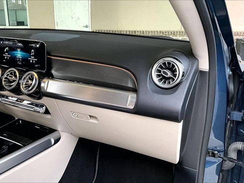 Used 2021 Mercedes-Benz GLB 250 4MATIC image 17