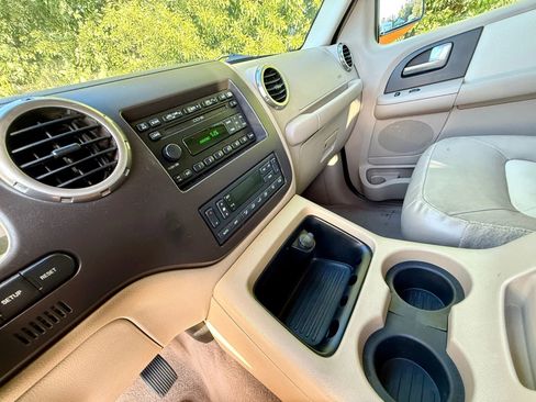 Used 2004 Ford Expedition Eddie Bauer image 59