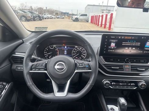 Used 2023 Nissan Altima 2.0 SR FWD image 11