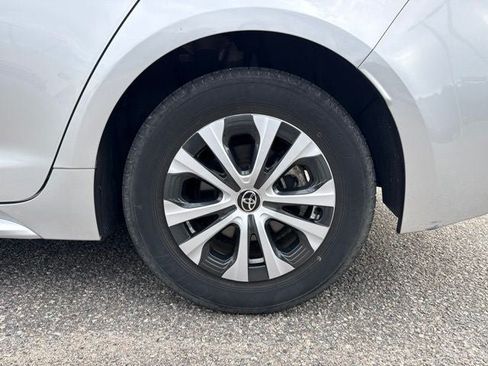 Used 2020 Toyota Corolla LE FWD image 5
