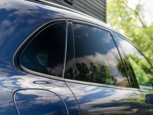 Certified 2023 Porsche Macan S AWD/4WD image 18