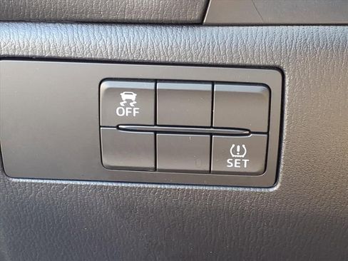 Used 2018 MAZDA MAZDA3 Sport image 8