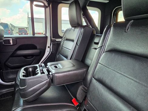 Used 2018 Jeep Wrangler Unlimited Sahara AWD/4WD image 33