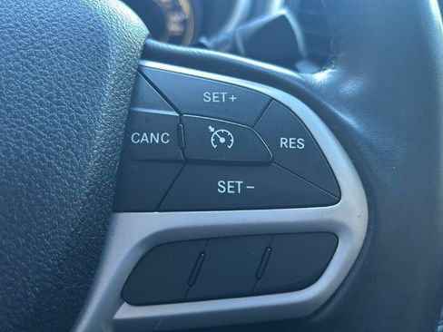 Used 2017 Jeep Cherokee Latitude w/ Trailer Tow Group AWD/4WD image 8