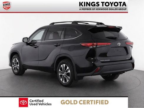 Used 2023 Toyota Highlander XLE AWD/4WD image 5