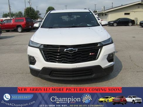 Used 2022 Chevrolet Traverse RS FWD image 2