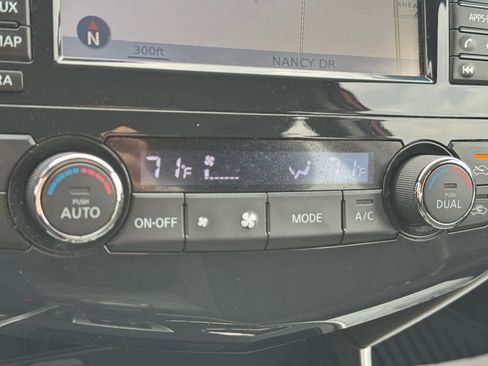 Used 2015 Nissan Altima 2.5 SV w/ Convenience Package image 21