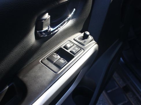 Used 2024 Nissan Titan SV w/ SV Utility Package image 15