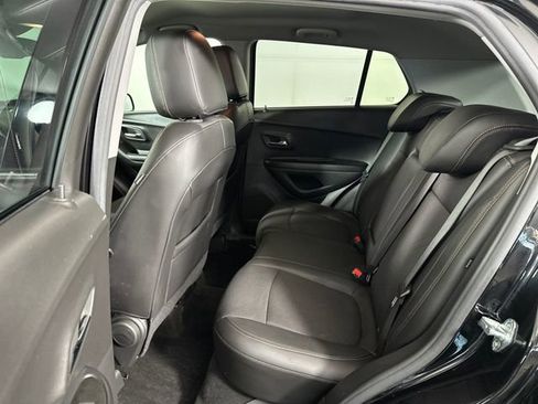 Used 2022 Chevrolet Trax LT w/ LT Convenience Package AWD/4WD image 25