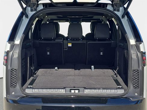 New 2026 Land Rover Discovery Limited Edition image 13