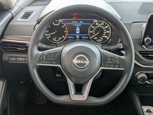 Used 2025 Nissan Altima 2.5 SV FWD image 24