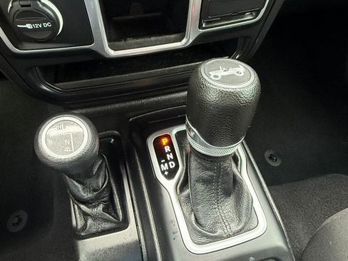 Used 2018 Jeep Wrangler Unlimited Sport AWD/4WD image 33