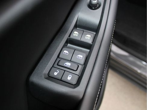 New 2025 Jeep Grand Cherokee Limited w/ Luxury Tech Group II image 10