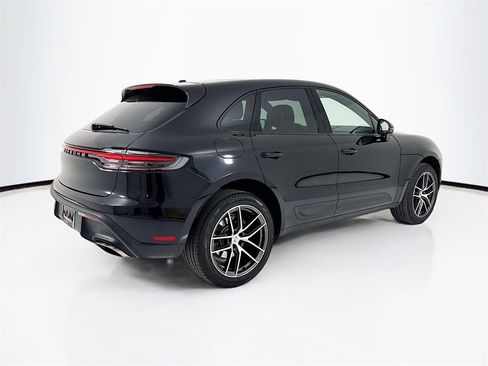 Certified 2025 Porsche Macan image 9