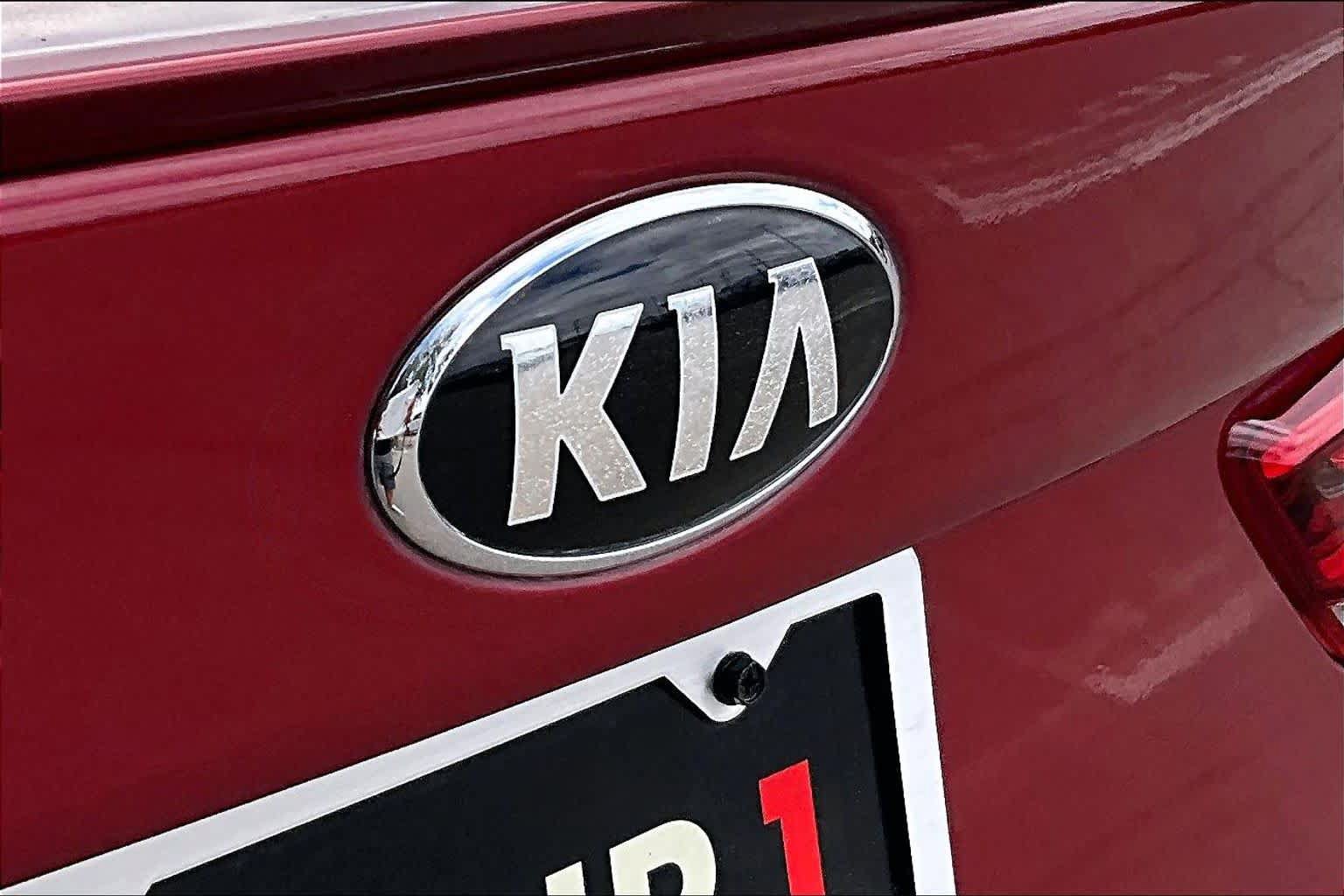 Used 2018 Kia Optima S FWD image 10