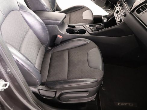 Used 2019 Kia Niro S Touring image 14