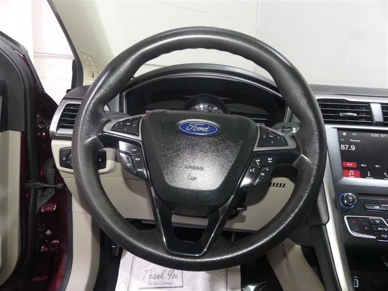 Used 2018 Ford Fusion SE w/ Fusion SE Technology Package FWD image 29