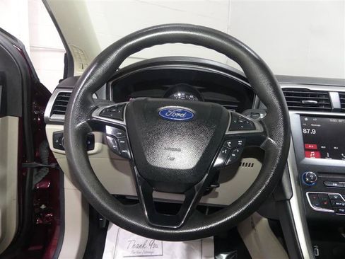 Used 2018 Ford Fusion SE w/ Fusion SE Technology Package FWD image 29