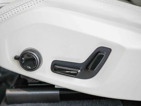 New 2026 Volvo XC90 T8 Ultra w/ Protection Package Premier AWD/4WD image 24