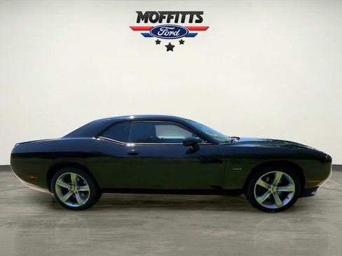 Used 2017 Dodge Challenger R/T RWD image 6